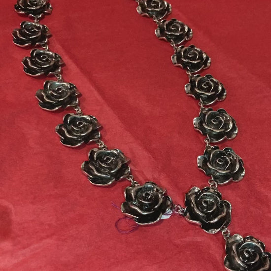 A Rose Silverplated Necklace 